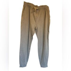 NWT Vuori performance jogger - long PALE HEATHER GREY Size L